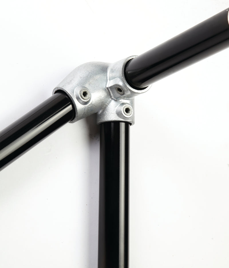C211LH.C211 Left Hand Level to Sloping Down Side Outlet Tee 30° to 45°
