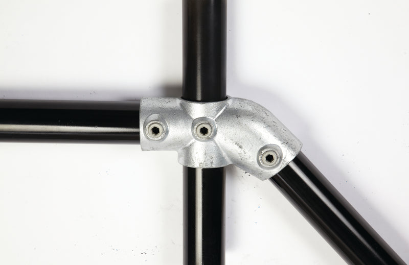 C221.219 Level to Sloping Down/Up 30° to 45° Cross Fitting